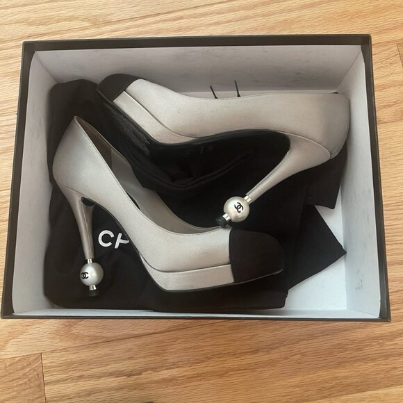 CHANEL Black Leather Satin Pumps Heels - Picture 5 of 15